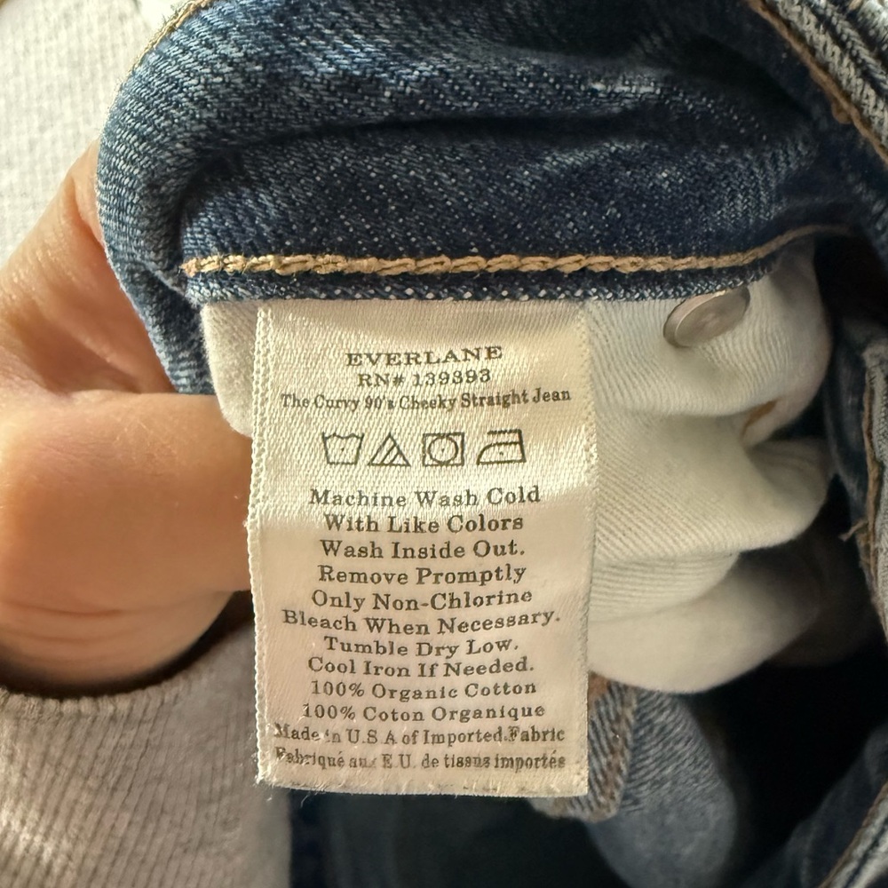 Everlane 90’s Curvy cheeky 90’s Jean in Medium Blue Wash short length. 31” waist - Picture 4 of 7